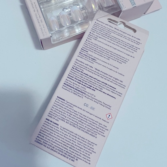 2 Packs Quo Press On Nails - Picture 5 of 5